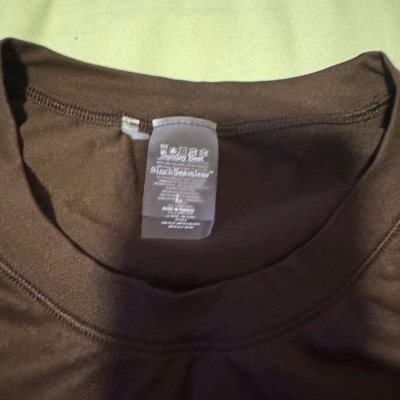 Sunday Best Sinchseamless tshirt - Picture 2 of 3